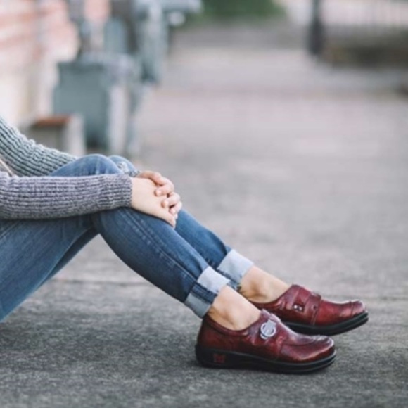 Alegria Khloe PRO Garnet Snake Patent Leather Comfort Nursing Clog Size 35 - Picture 14 of 15